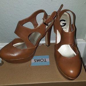 Guess Pumps